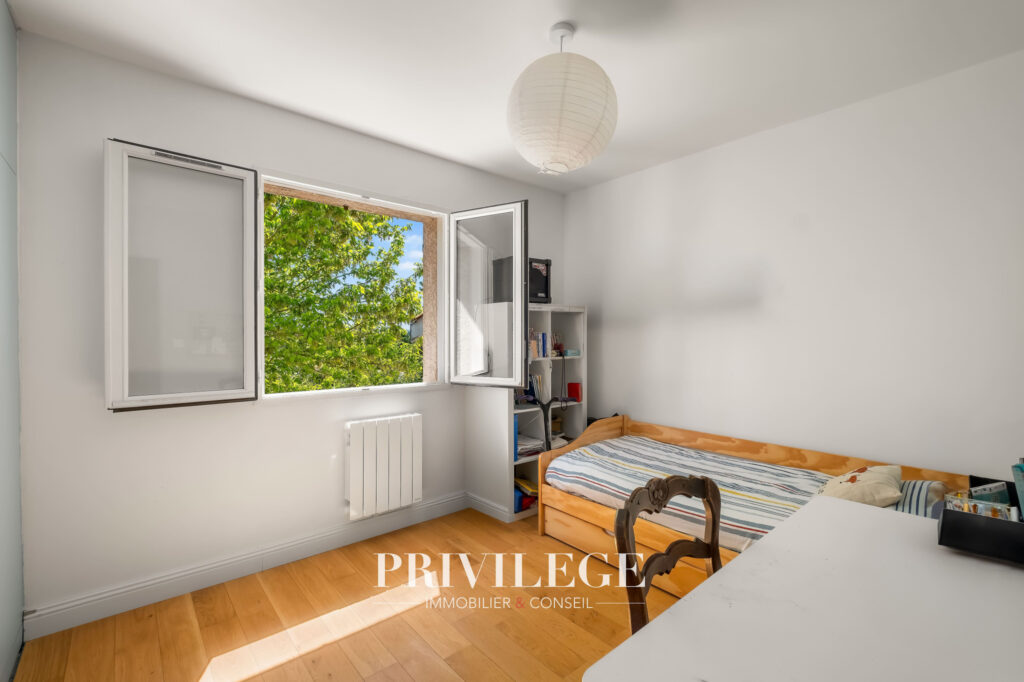 Maison familiale rénovée de 173 m2 avec 5 chambres à Saint-G – 9 pièces – 5 chambres – 173.84 m²