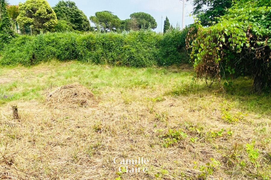 Terrain à vendre à La tour-d&rsquo;aigues