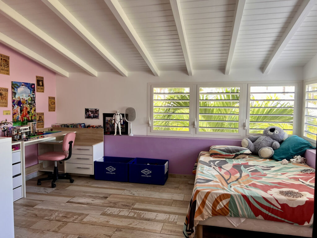 Villa avec vue mer et gîtes à Saint-François – 9 pièces – 6 chambres – 200 m²