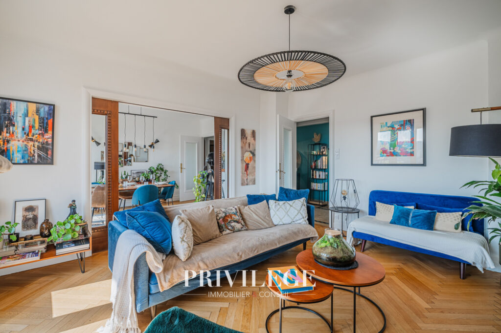 Élégant appartement rénové avec vue panoramique   Chambéry – 5 pièces – 3 chambres – 133.19 m²