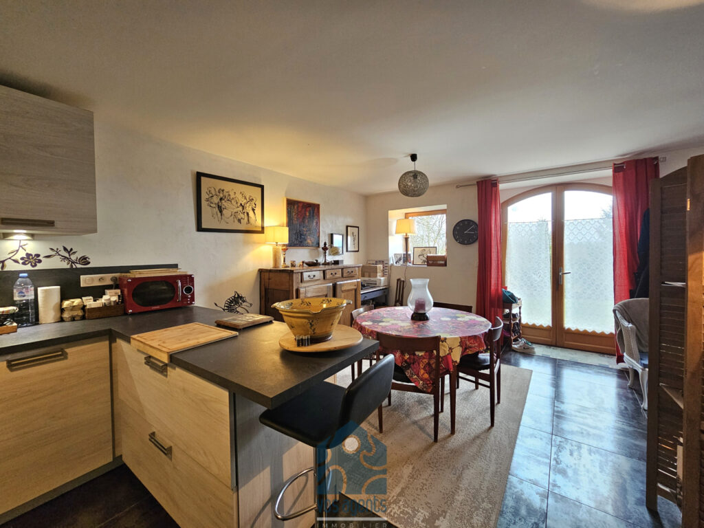 Propriété 9 pièces avec gîte et partie privative, grange, pi – 9 pièces – 6 chambres – 300 m²