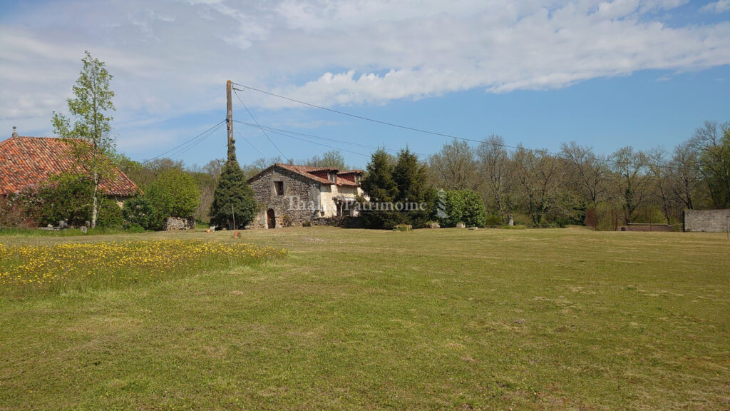 SUPERBE PROPRIETE A RENOVER   380 m2 environ -10 chambres, 1 – 16 pièces – 10 chambres – 390 m²