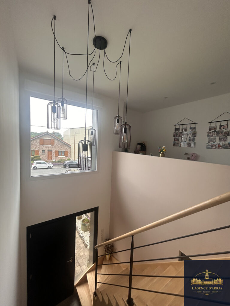 MAISON NEUVE IDEALEMENT SITUÉE CUA – 7 pièces – 5 chambres – 181 m²