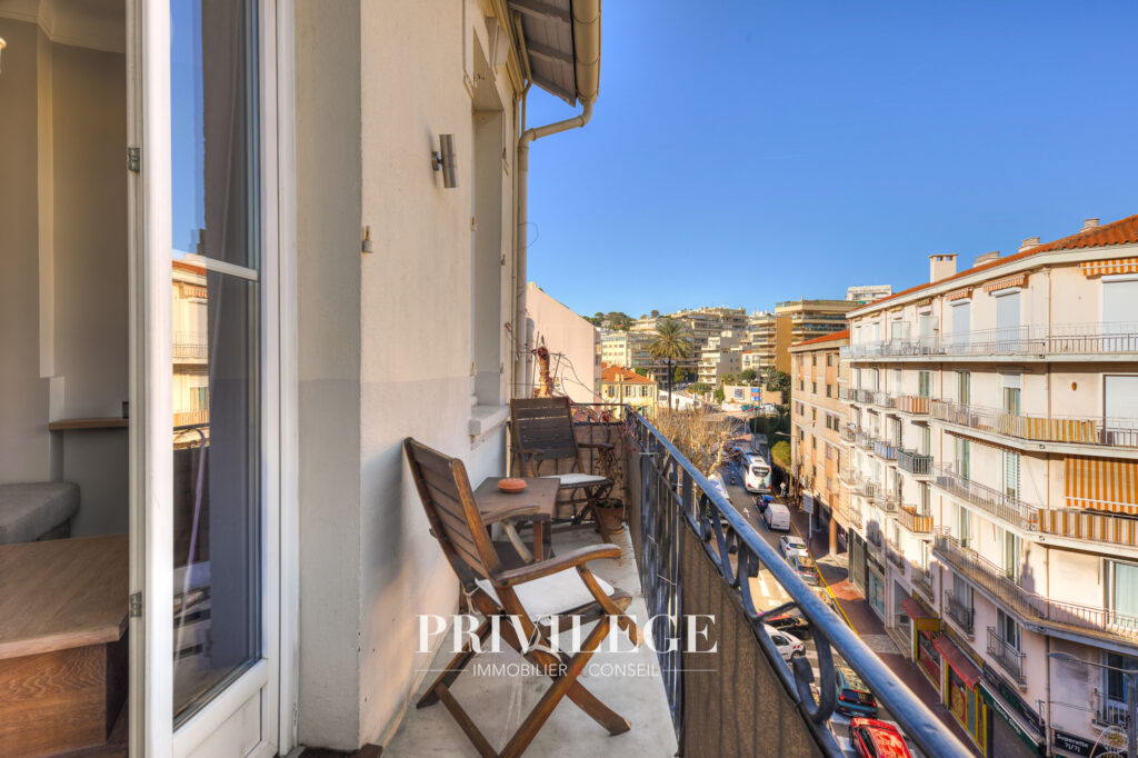 Cannes   Dernier étage   2 pièces rénové avec balcon vue dég – 1 pièce – 1 chambre – 34 m²