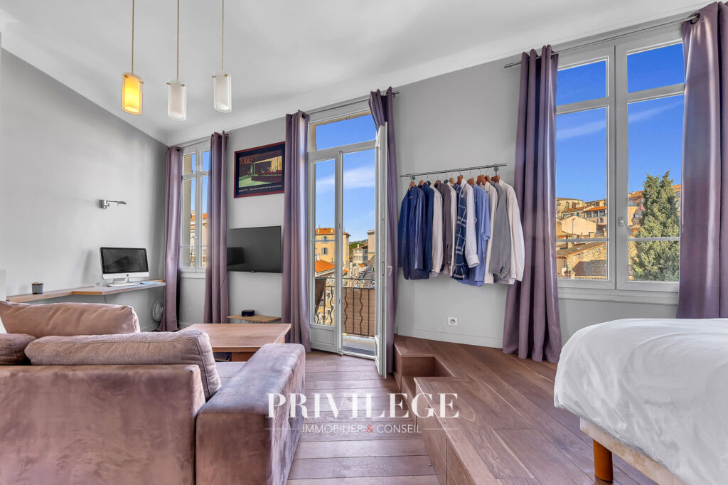 Cannes   Dernier étage   2 pièces rénové avec balcon vue dég – 1 pièce – 1 chambre – 34 m²