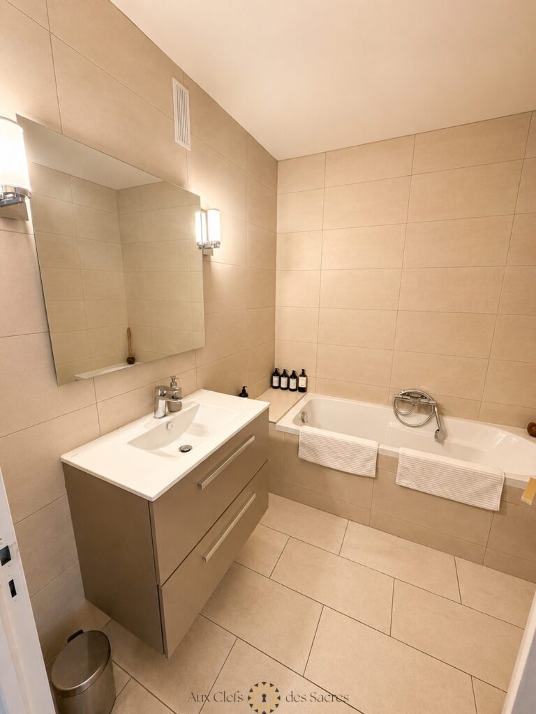 Appartement type 3/4 avec grand balcon filant et stationneme – 4 pièces – 3 chambres – 121.98 m²