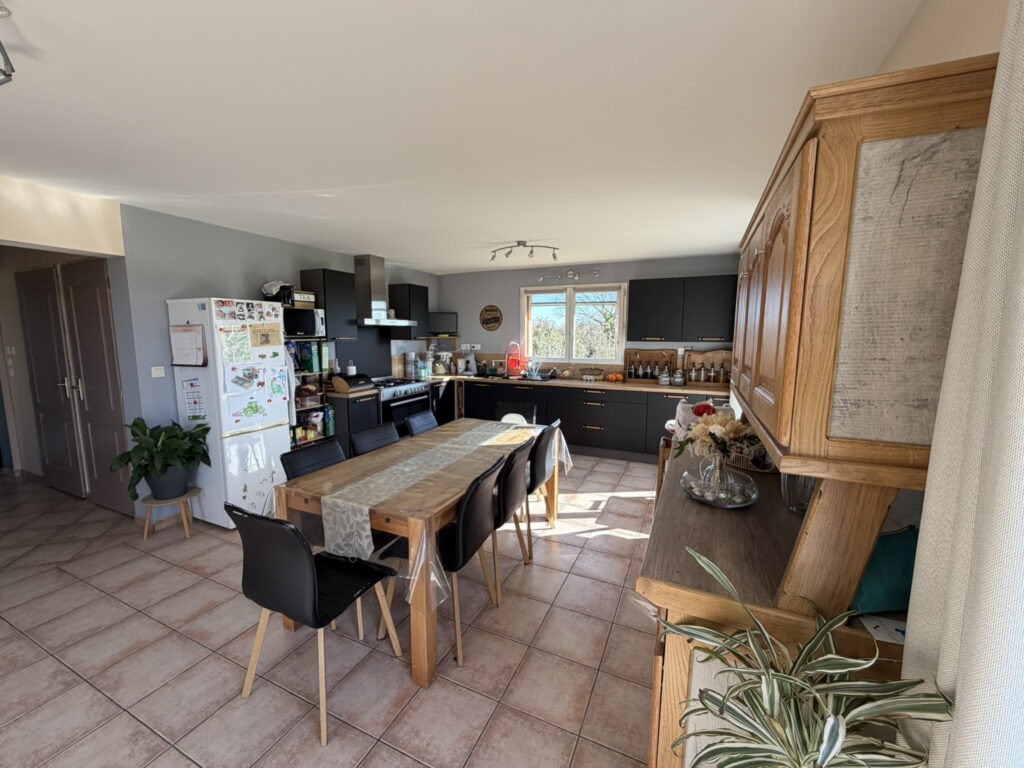 A LA CAMPAGNE – SAINT ANDRE SUR VIEUX JONC – 7 pièces – 3 chambres – 140 m²
