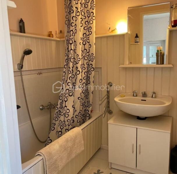 Maison à vendre à Cezan