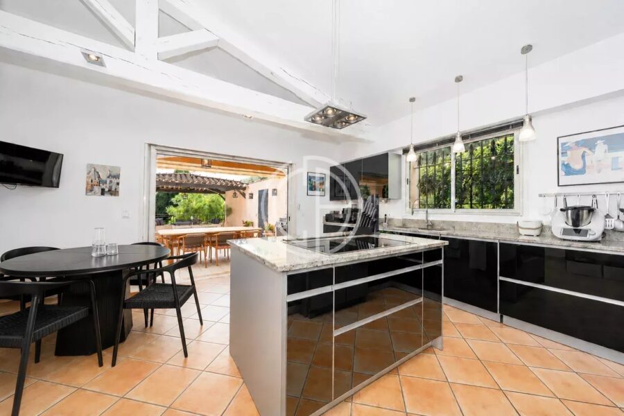 Maison à vendre à Mougins — Vue sur la ville — photo 6