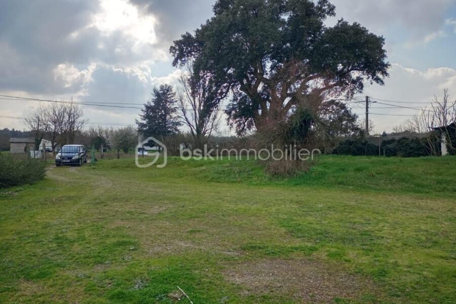 Terrain à vendre à Lagorce