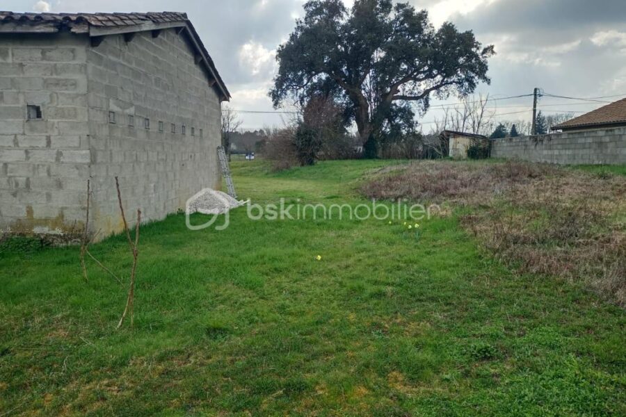 Terrain à vendre à Lagorce