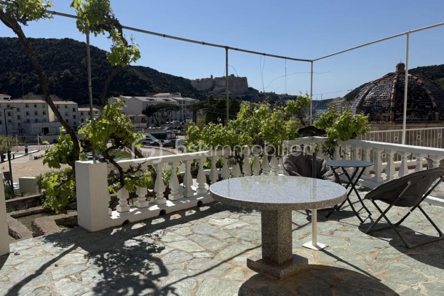 Maison à vendre à Bonifacio — Vue sur la ville — photo 3