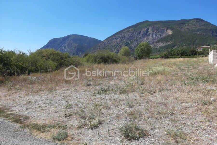Terrain à vendre à Theus