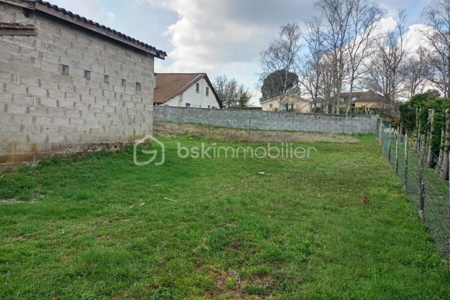 Terrain à vendre à Lagorce
