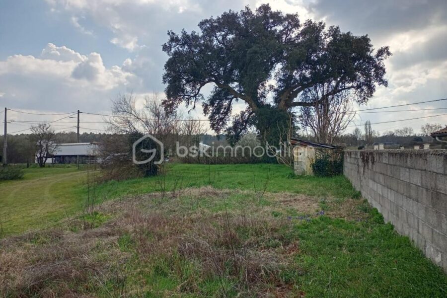 Terrain à vendre à Lagorce