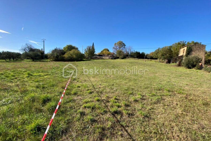 Terrain à vendre à Salernes