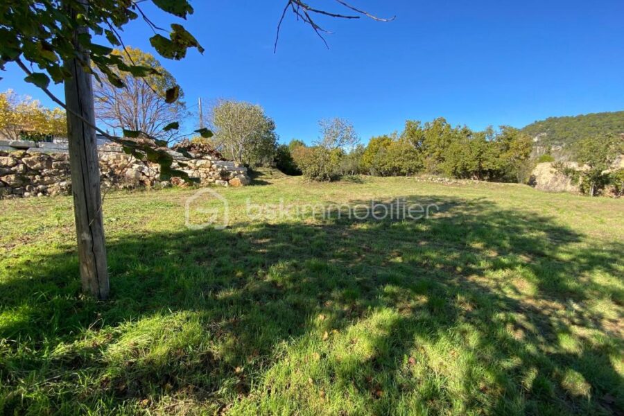 Terrain à vendre à Salernes