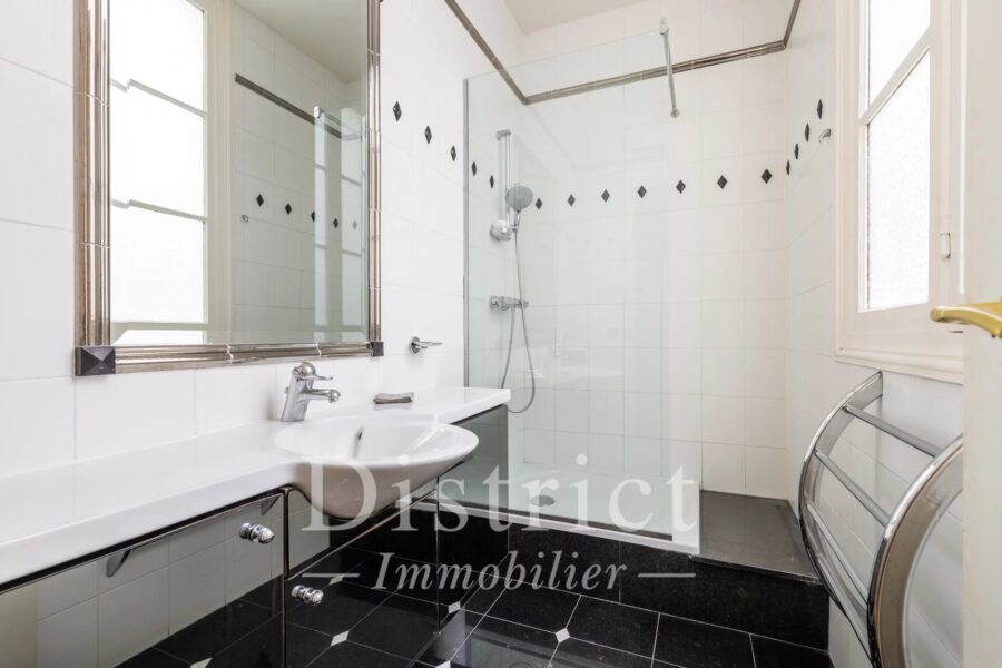 Appartement à vendre à Paris 17ème — Vue parc — photo 16