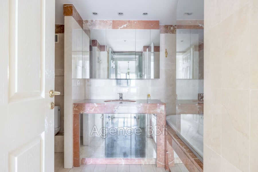 Appartement à vendre à Saint-laurent-du-var