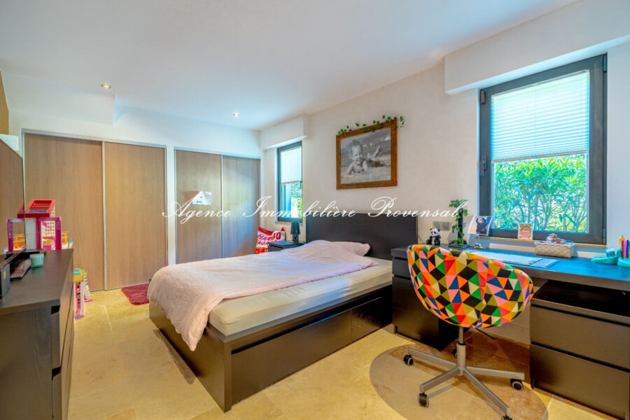 Maison à vendre à Sainte-Maxime — Vue montagne — photo 16
