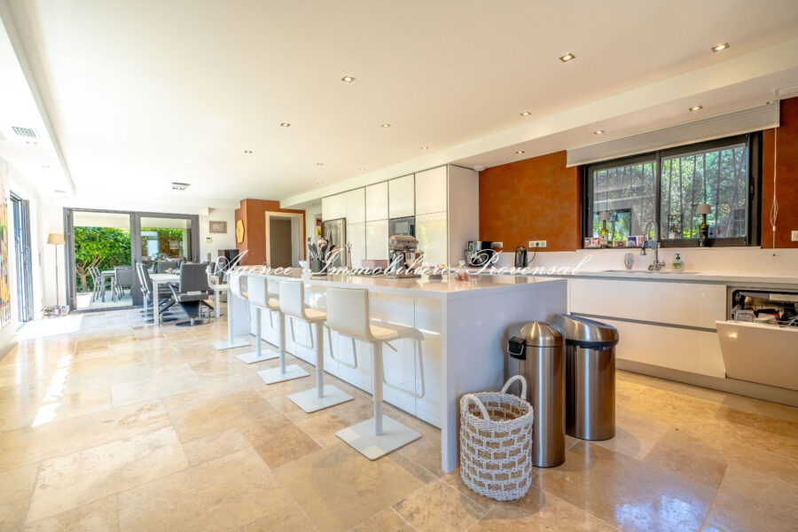 Maison à vendre à Sainte-Maxime — Vue montagne — photo 11