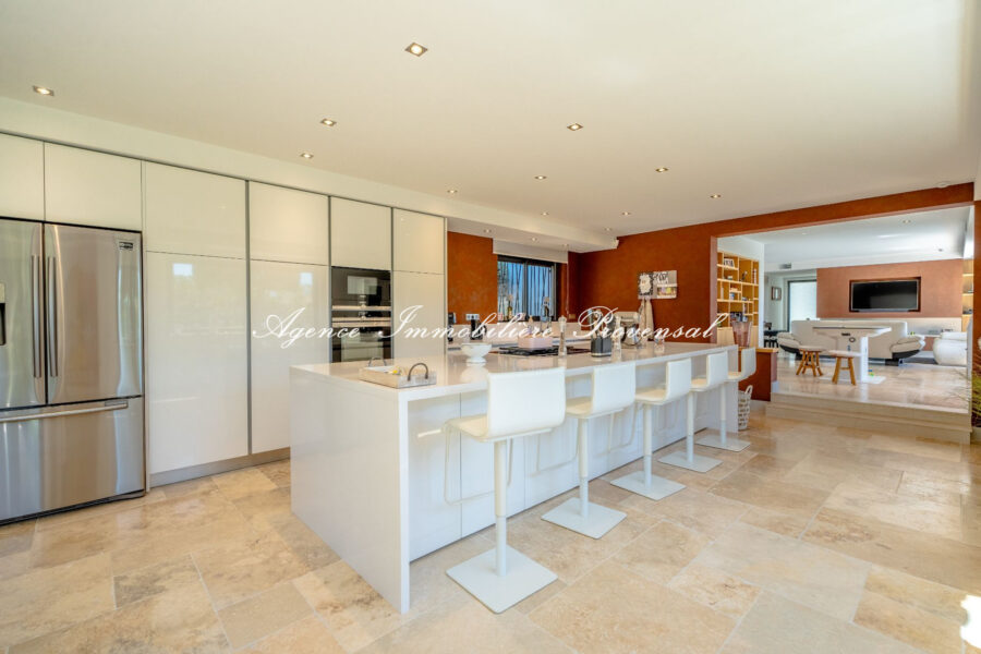 Maison à vendre à Sainte-Maxime — Vue montagne — photo 10