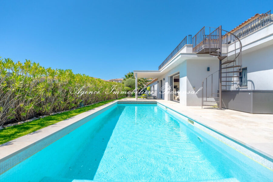 Maison à vendre à Sainte-Maxime — Vue montagne — photo 3