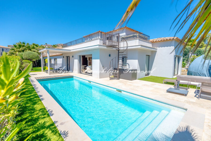 Maison à vendre à Sainte-Maxime — Vue montagne — photo 2