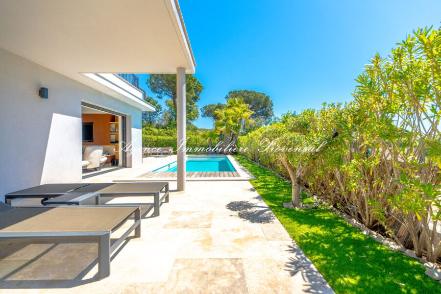 Maison à vendre à Sainte-Maxime — Vue montagne — photo 4