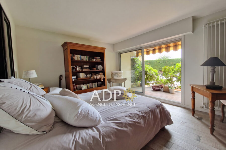 Appartement à vendre à Mandelieu-la-Napoule — Vue parc & jardin — photo 6