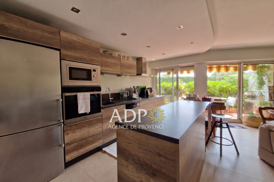 Appartement à vendre à Mandelieu-la-Napoule — Vue parc & jardin — photo 5