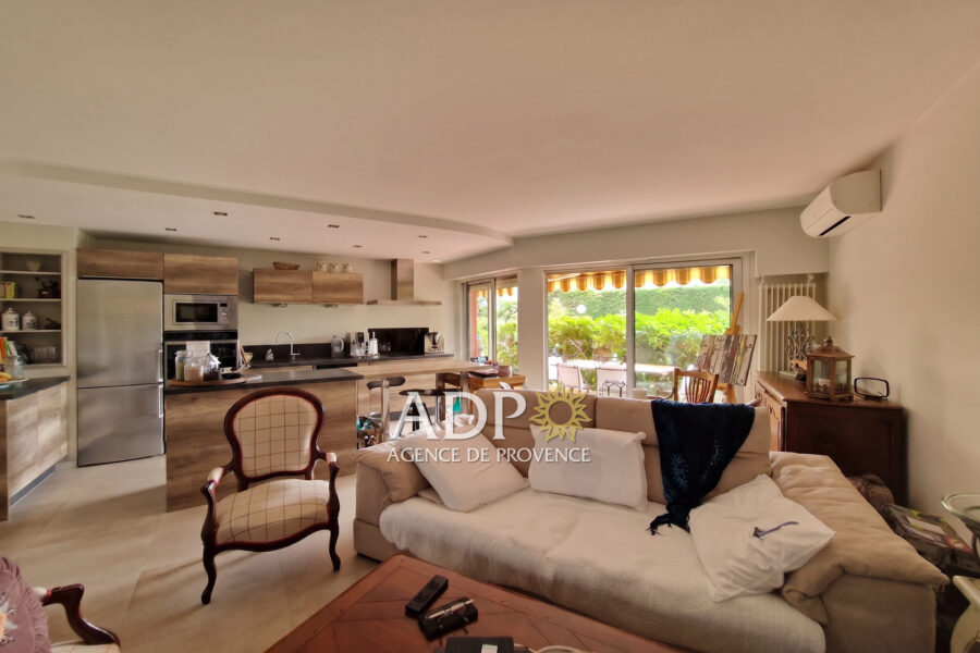 Appartement à vendre à Mandelieu-la-Napoule — Vue parc & jardin — photo 4