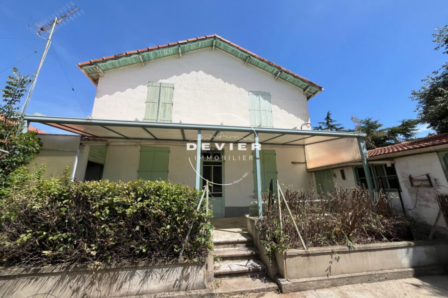 Maison à vendre à Nîmes — Vue parc & jardin — photo 2