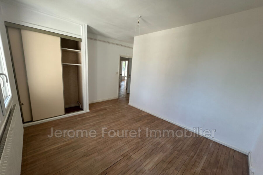 Appartement à louer à Montaignac-sur-doustre
