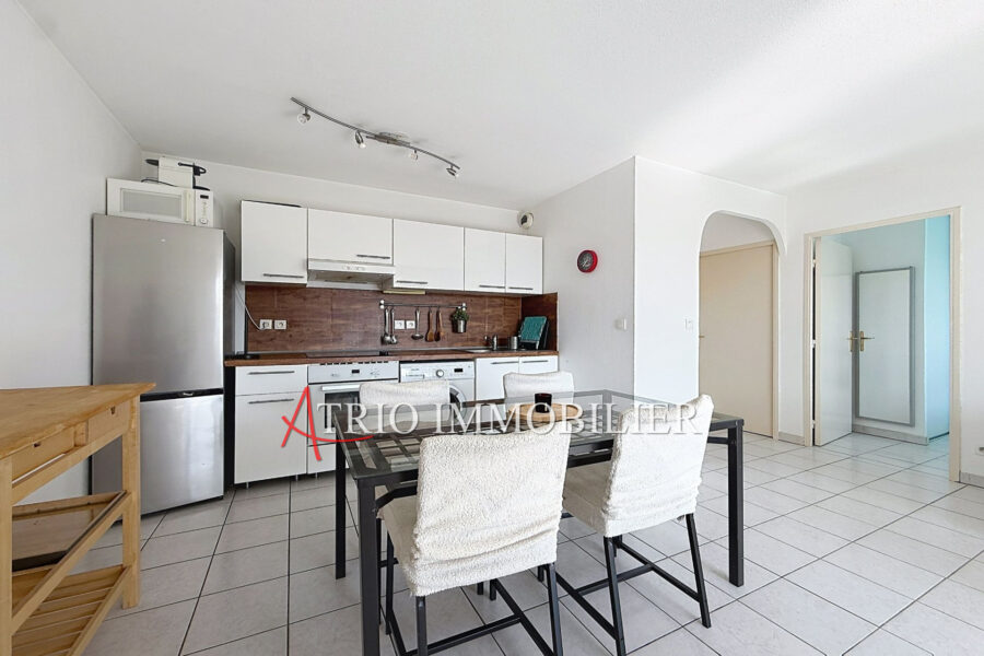 Appartement à vendre à Saint-laurent-du-var — Vue sur la ville — photo 4