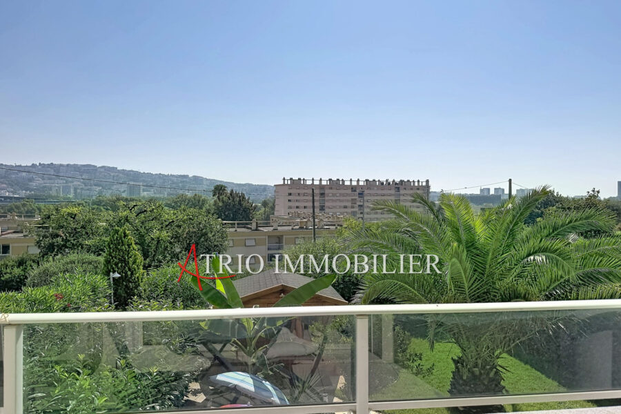 Appartement à vendre à Saint-laurent-du-var — Vue sur la ville — photo 2