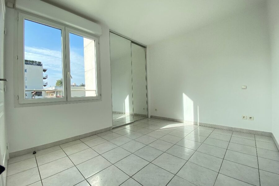 Appartement à louer à Saint laurent du var — Vue marina / port — photo 8