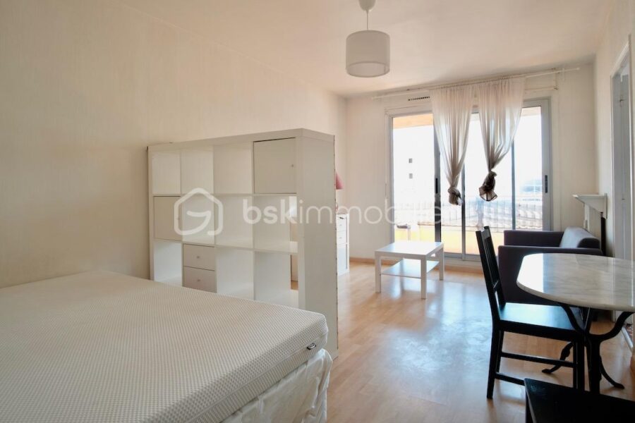 Appartement à vendre à Marseille 5e arrondissement — Vue sur la ville — photo 7