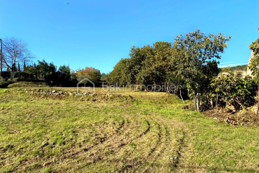 Terrain à vendre à Salernes