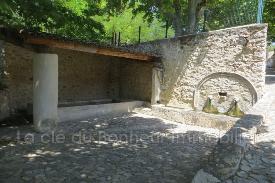 Maison à louer à Esparron de verdon