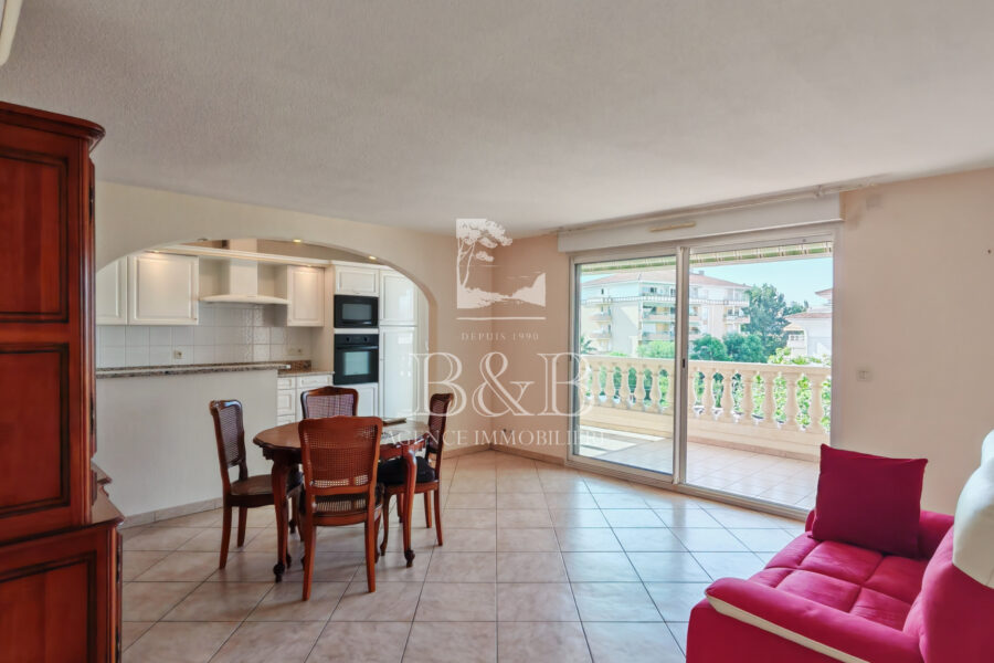 Appartement à vendre à Saint-raphaël — Vue sur la ville — photo 7