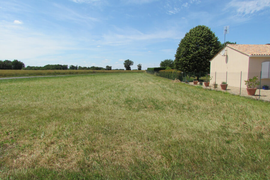 Terrain à vendre à Val-de-bonnieure