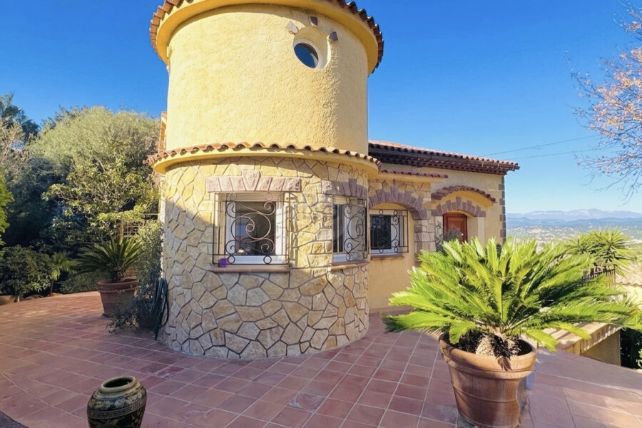 Maison à vendre à Saint-raphaël