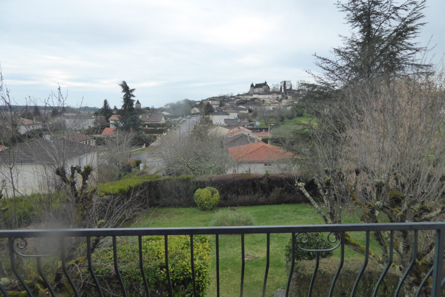 Maison à vendre à Montmoreau-saint-cybard