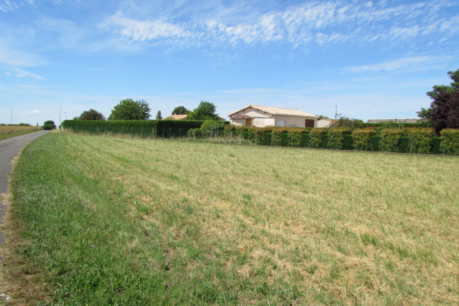 Terrain à vendre à Val-de-bonnieure