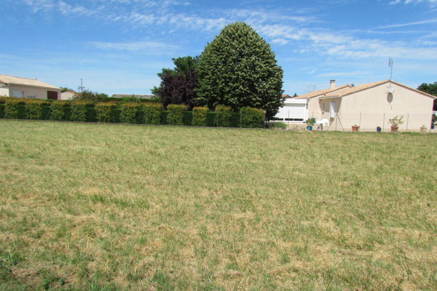 Terrain à vendre à Val-de-bonnieure