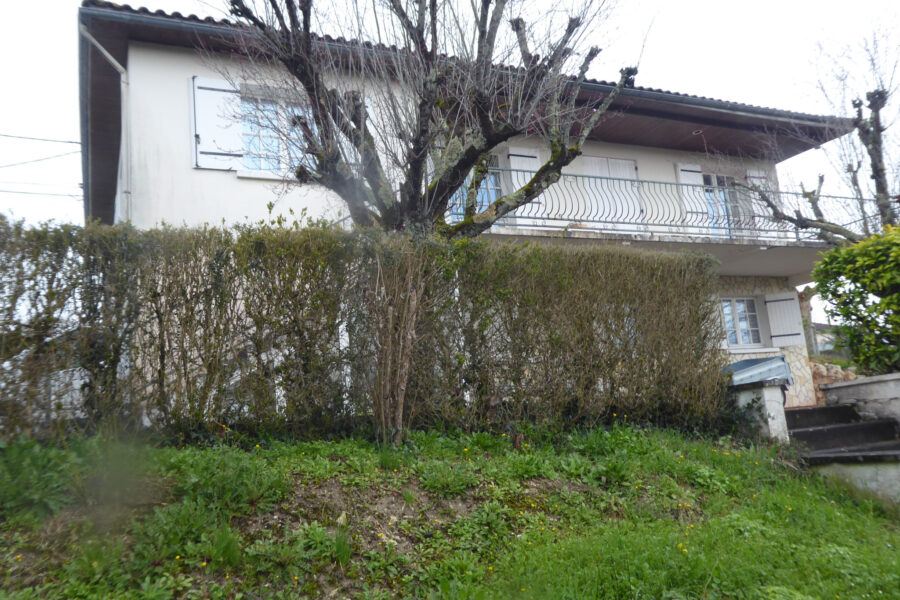 Maison à vendre à Montmoreau-saint-cybard