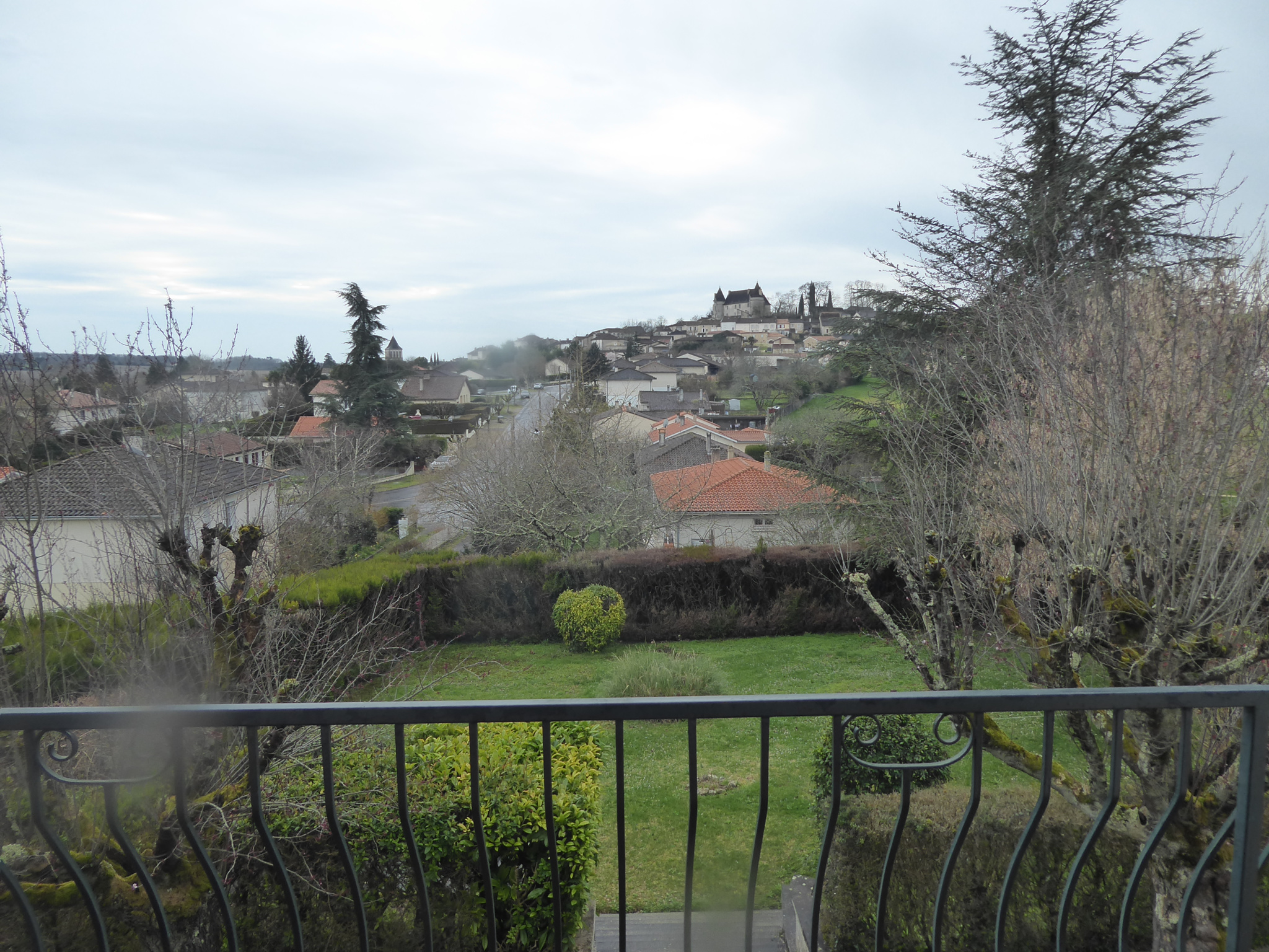 Maison à vendre à Montmoreau-saint-cybard