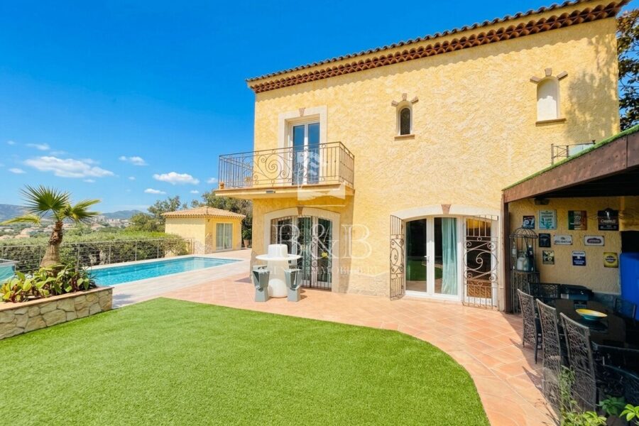 Maison à vendre à Saint-raphaël
