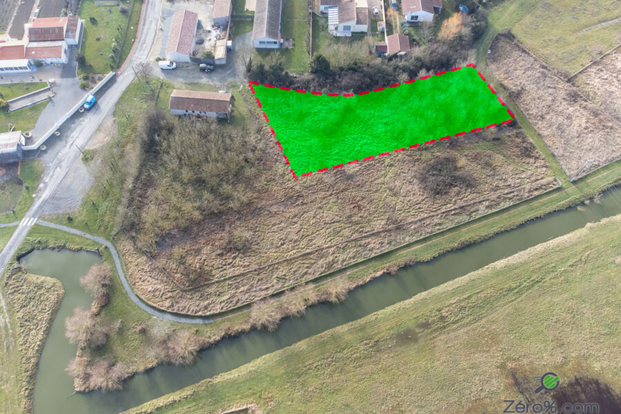 Terrain à vendre à Champagné-les-marais